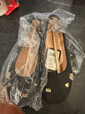 bebe Black Girls' Ballet Flats with Gold Charms